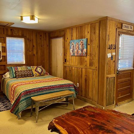 The Last Resort - Recently Refurbished Cute Horse-Themed Cabin, No Frills Ferguson Extérieur photo